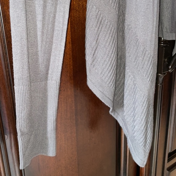 🎁 NWT Simply Vera Vera Wang Chiffon Flyaway Cardigan Womens Medium - Picture 3 of 9